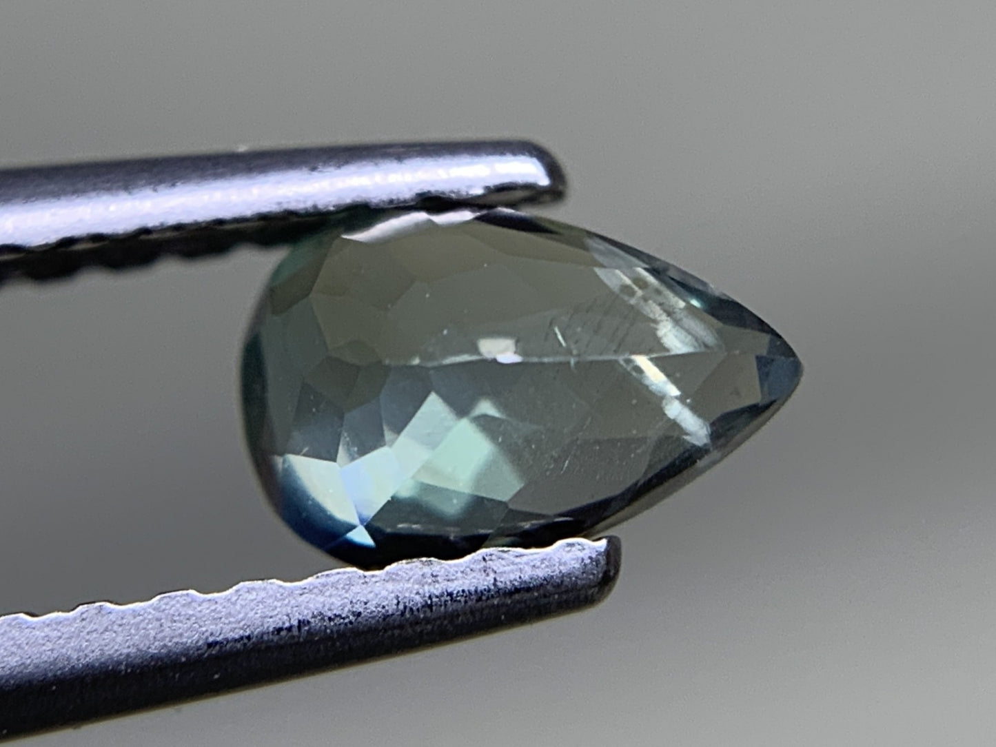 アレキサンドライト 0.544ct  中央宝石ソーティング付き  6.15㎜×4.22㎜×2.55㎜  ルース（ 裸石 ） 4268Y