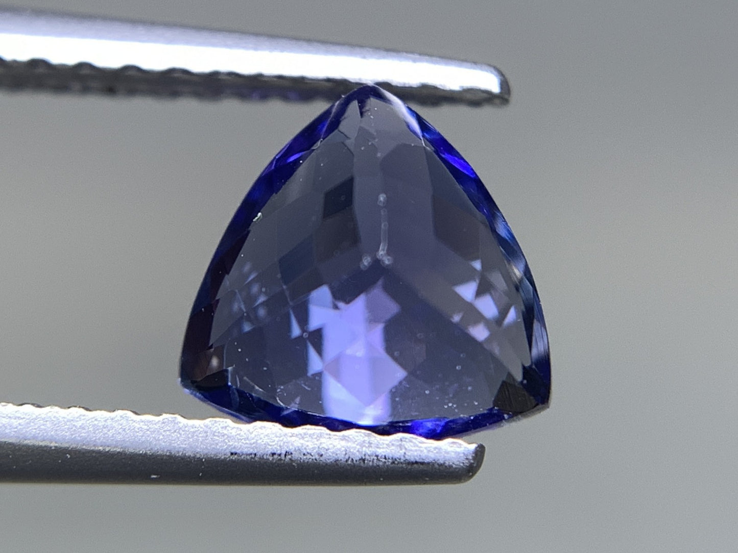 タンザナイト 1.252ct 宝石ソーティング付き  6.8㎜×6.7㎜×3.9㎜  ルース（ 裸石 ） 2536Y