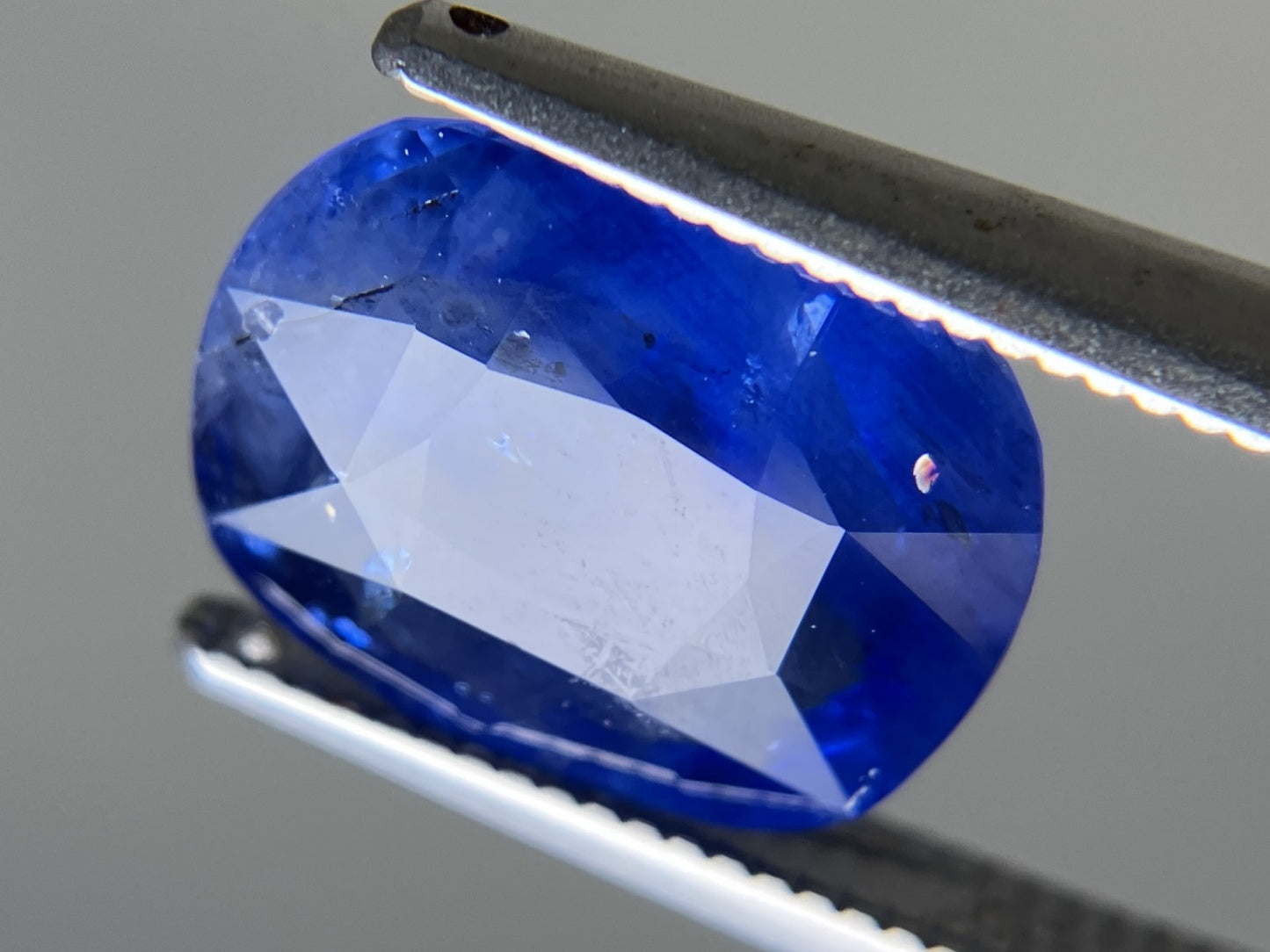 サファイア 5.21ct  AIGS宝石鑑別書付き  Corn flower Blue 11.20㎜×8.86㎜×5.52㎜  ルース（ 裸石 ）   4509YY
