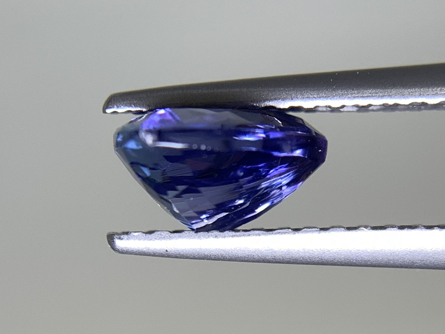 タンザナイト 1.252ct 宝石ソーティング付き  6.8㎜×6.7㎜×3.9㎜  ルース（ 裸石 ） 2536Y