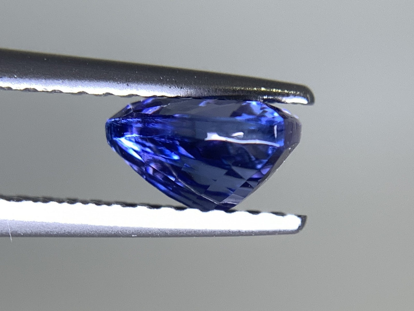タンザナイト 1.252ct 宝石ソーティング付き  6.8㎜×6.7㎜×3.9㎜  ルース（ 裸石 ） 2536Y