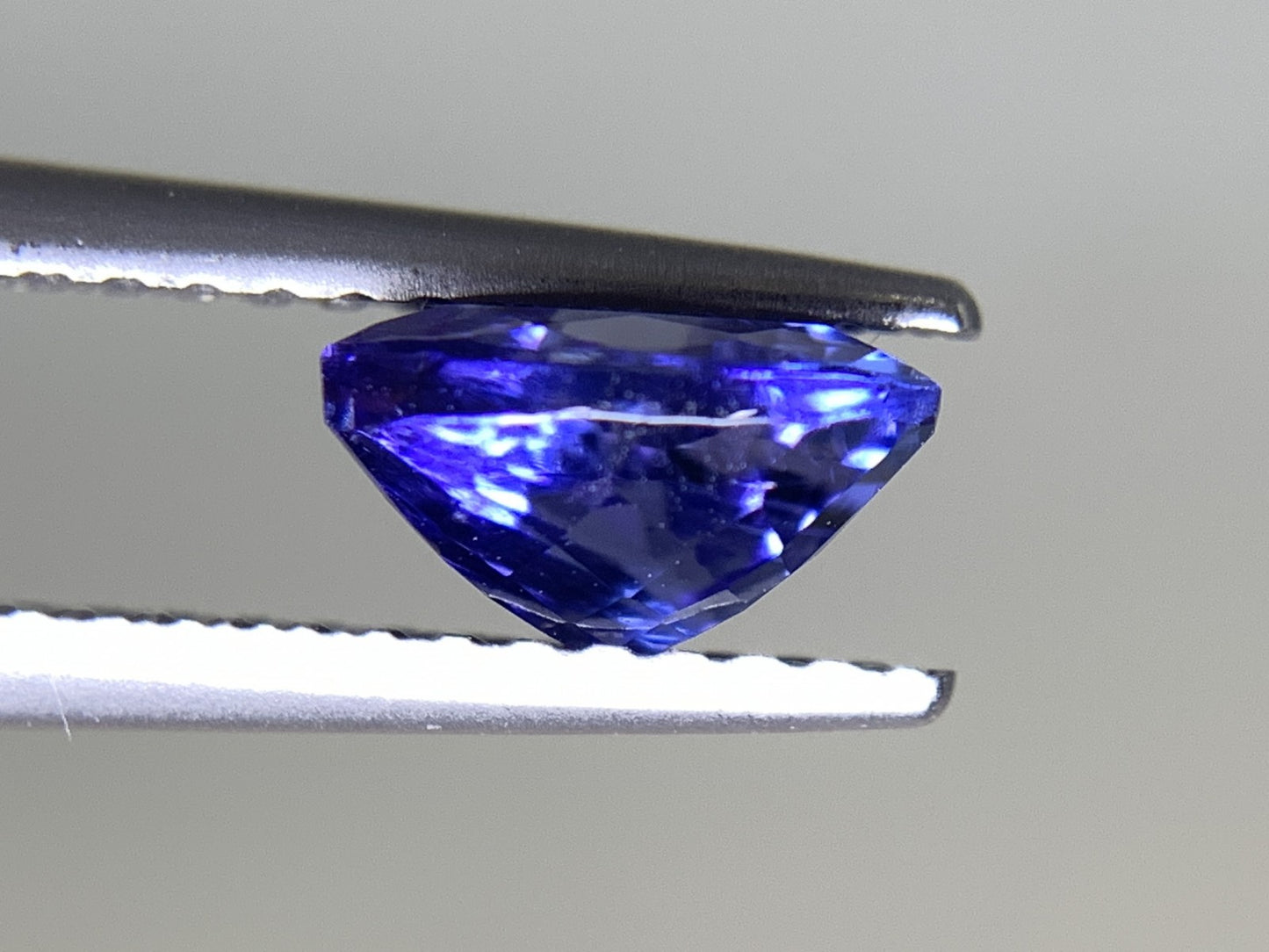 タンザナイト 1.252ct 宝石ソーティング付き  6.8㎜×6.7㎜×3.9㎜  ルース（ 裸石 ） 2536Y