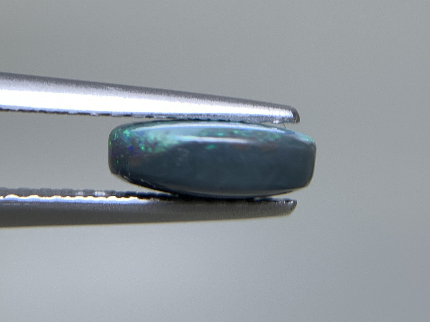 ブラックオパール 天然 1.077ct 中央宝石ソーティング付き 8.2㎜×6.3㎜×3.1㎜ ルース（ 裸石 ） 6703Y