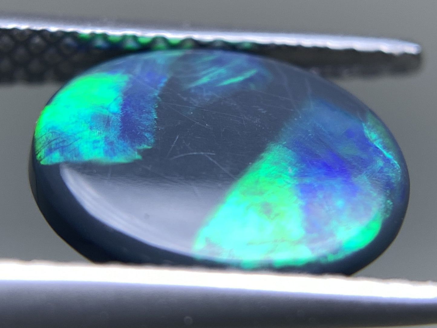 ブラックオパール 天然  1.437ct  中央宝石ソーティング付き  10.2㎜×8.2㎜×2.5㎜  ルース（ 裸石 ） 5928Y
