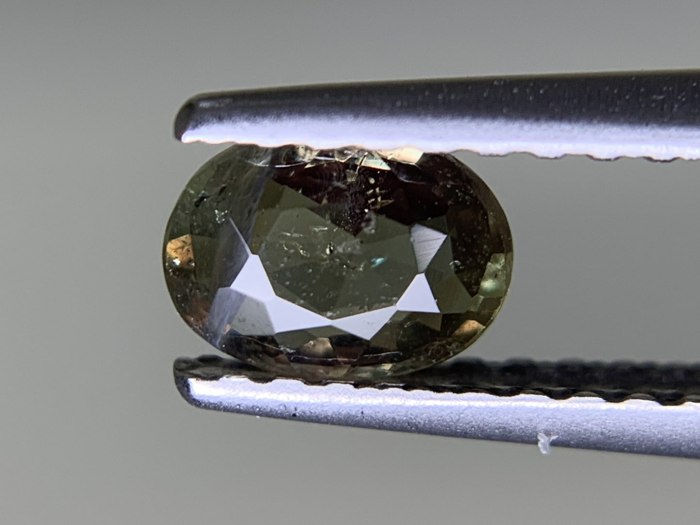 アレキサンドライト 0.476ct 中央宝石ソーティング付き 5.57㎜×4.12㎜×2.35㎜ ルース（ 裸石 ） 4241Y