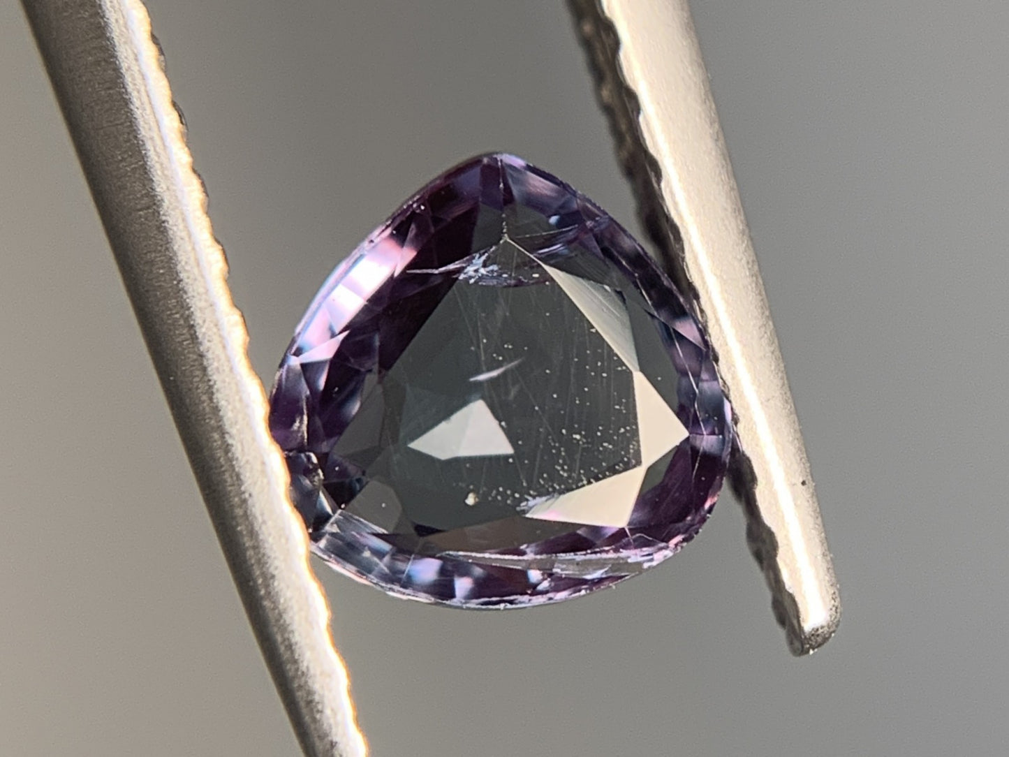 アレキサンドライト  0.767ct  中央宝石ソーティング付き  5.60㎜×5.81㎜×2.65㎜  ルース（ 裸石 ） 3737Y