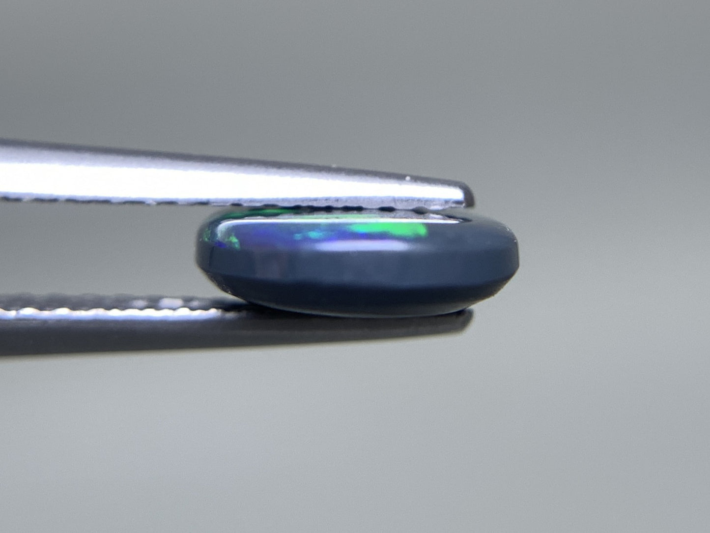 ブラックオパール 天然  1.437ct  中央宝石ソーティング付き  10.2㎜×8.2㎜×2.5㎜  ルース（ 裸石 ） 5928Y