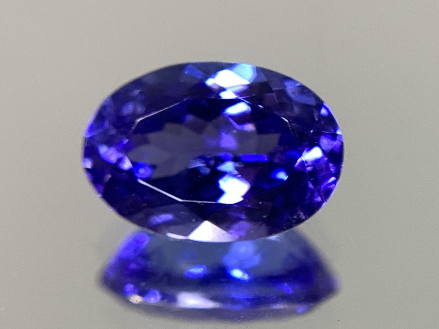 タンザナイト 1.890ct 宝石ソーティング付き  9.1㎜×6.3㎜×4.5㎜  ルース（ 裸石 ） 2535Y