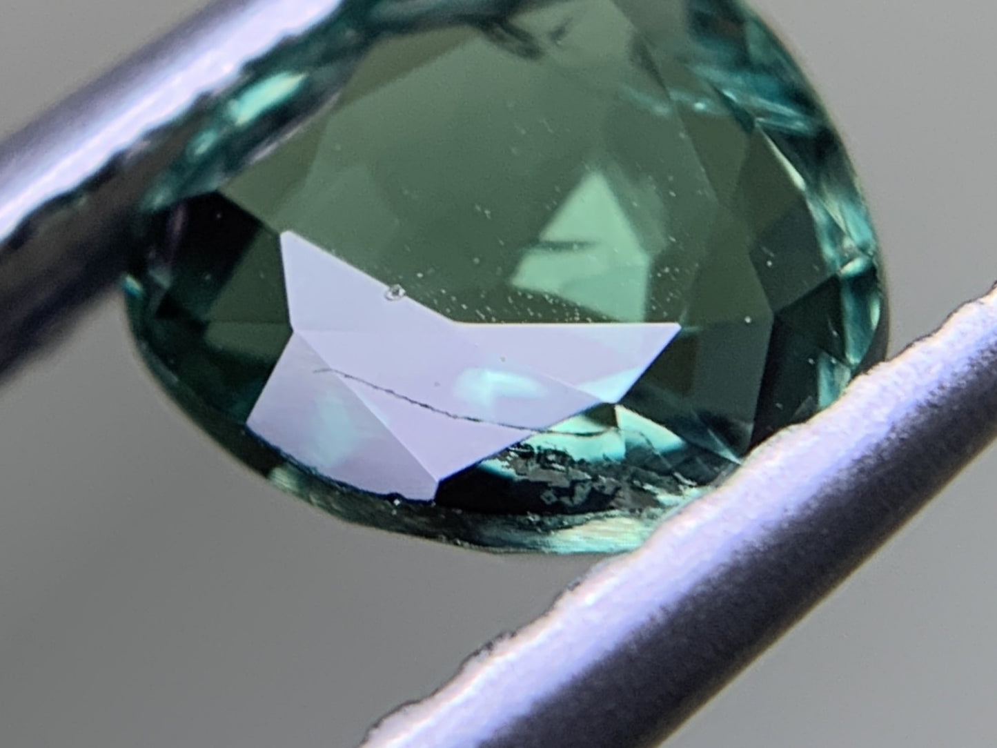 アレキサンドライト  0.767ct  中央宝石ソーティング付き  5.60㎜×5.81㎜×2.65㎜  ルース（ 裸石 ） 3737Y