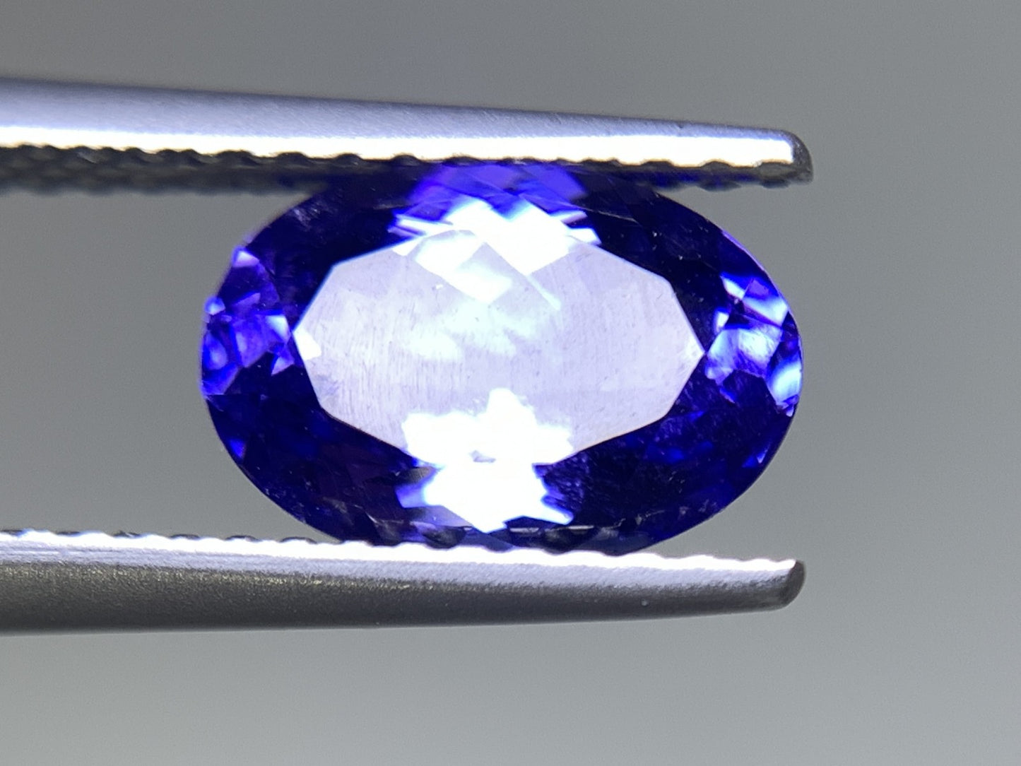 タンザナイト 1.890ct 宝石ソーティング付き  9.1㎜×6.3㎜×4.5㎜  ルース（ 裸石 ） 2535Y