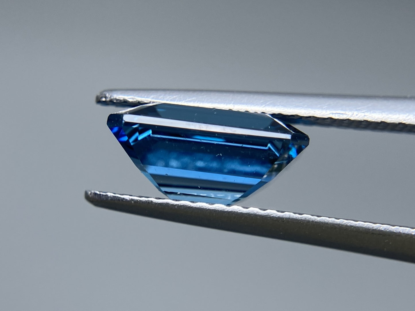 ロンドンブルートパーズ 3.572ct GGSJ鑑別書付き  9.84㎜×7.84㎜×4.95㎜ ルース（ 裸石 ） 3155S