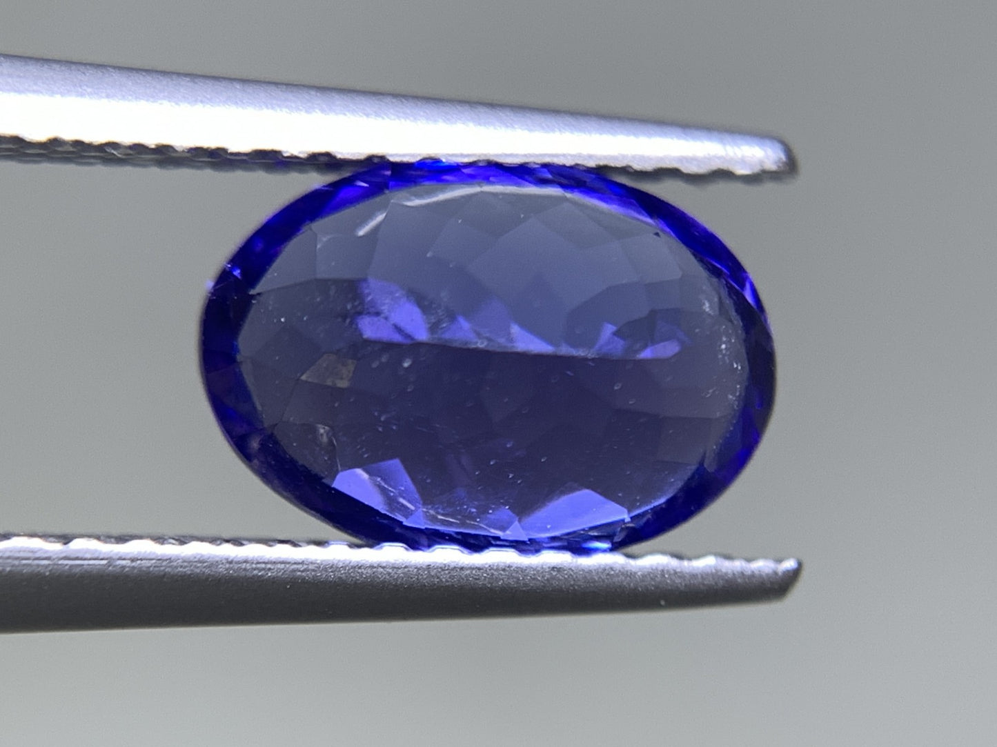 タンザナイト 1.890ct 宝石ソーティング付き  9.1㎜×6.3㎜×4.5㎜  ルース（ 裸石 ） 2535Y