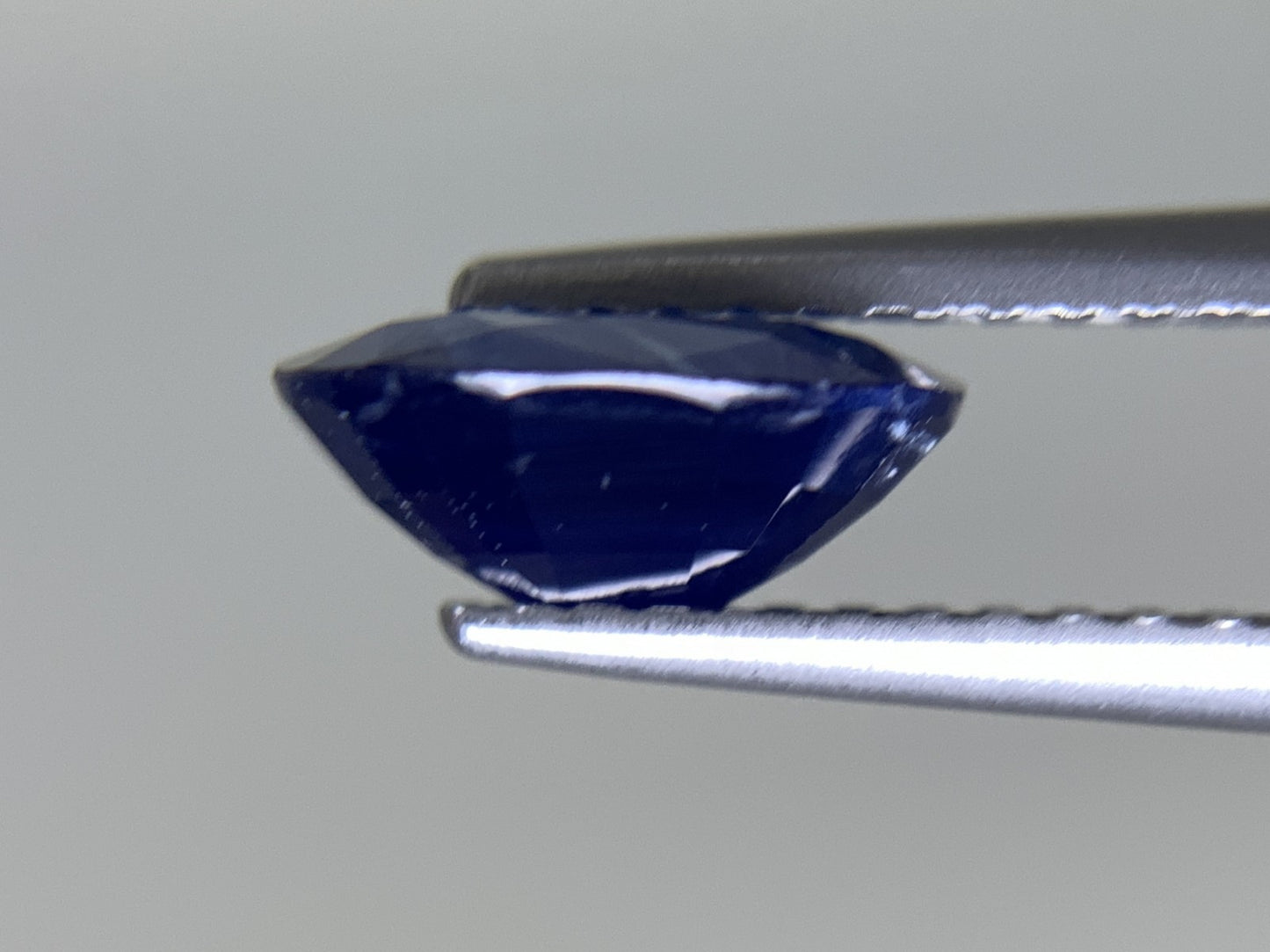サファイア  天然  1.497ct  宝石ソーティング付き  8.0㎜×6.0㎜×3.5㎜  ルース（ 裸石 ）  4854Y