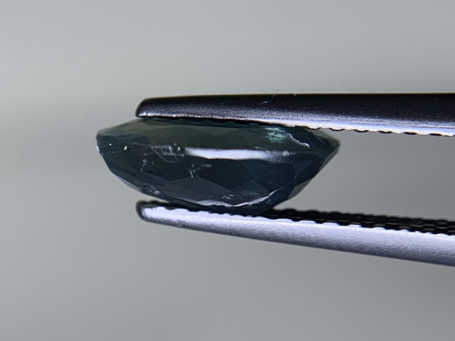 アレキサンドライト  1.720ct  中央宝石ソーティング付き  8.90㎜×6.47㎜×3.49㎜  ルース（ 裸石 ） 3391Y