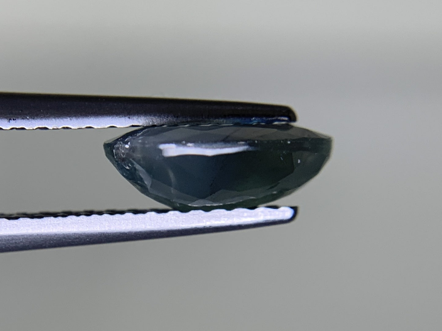 アレキサンドライト  1.720ct  中央宝石ソーティング付き  8.90㎜×6.47㎜×3.49㎜  ルース（ 裸石 ） 3391Y