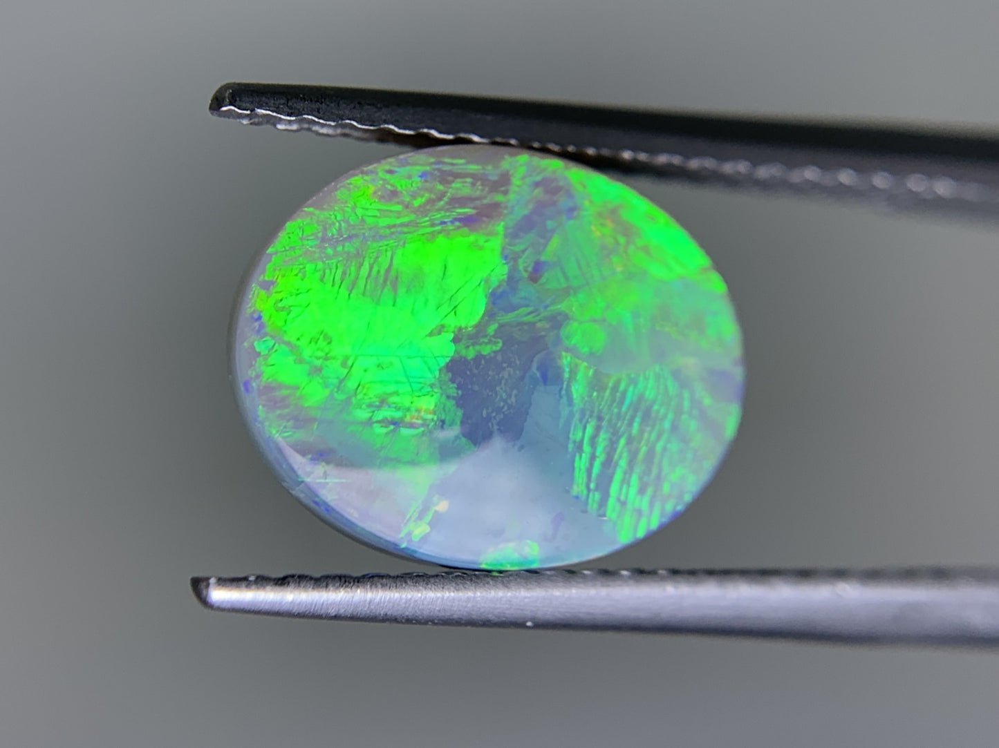 ブラックオパール 2.374ct 宝石ソーティング付き  11.0㎜×9.0㎜×3.6㎜  ルース（ 裸石 ） 3769Y