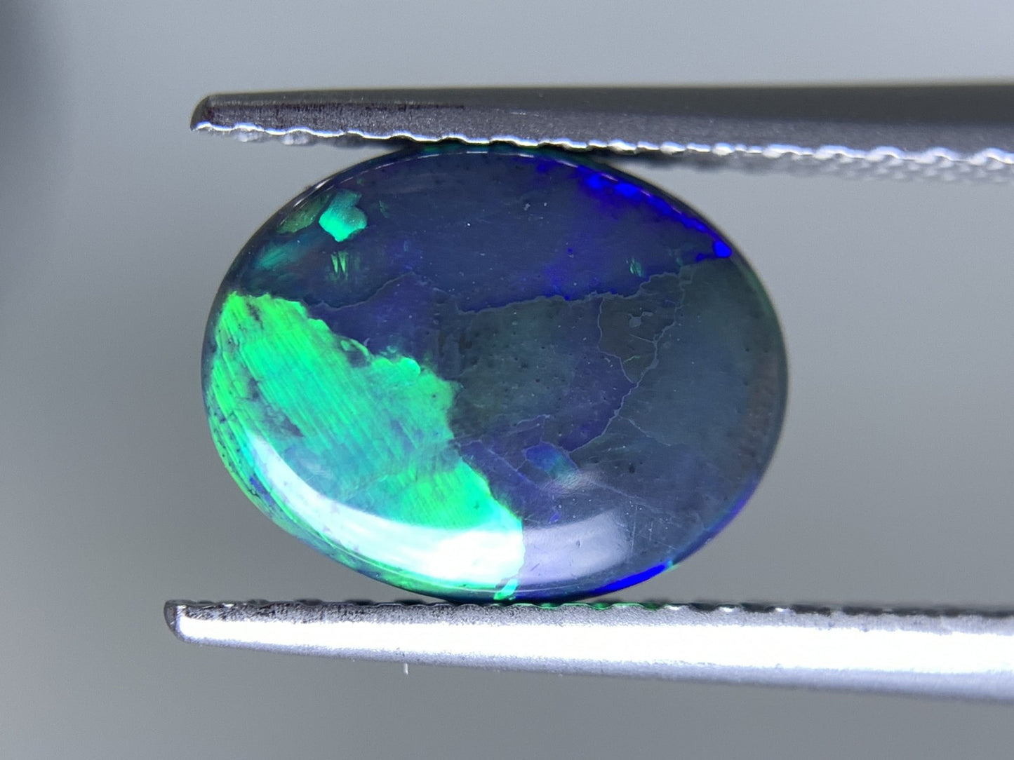 ブラックオパール 天然  1.507ct  中央宝石ソーティング付き  9.9㎜×7.7㎜×2.8㎜  ルース（ 裸石 ） 5948Y