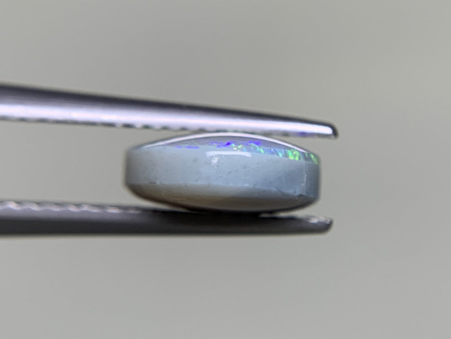 ブラックオパール 2.374ct 宝石ソーティング付き  11.0㎜×9.0㎜×3.6㎜  ルース（ 裸石 ） 3769Y