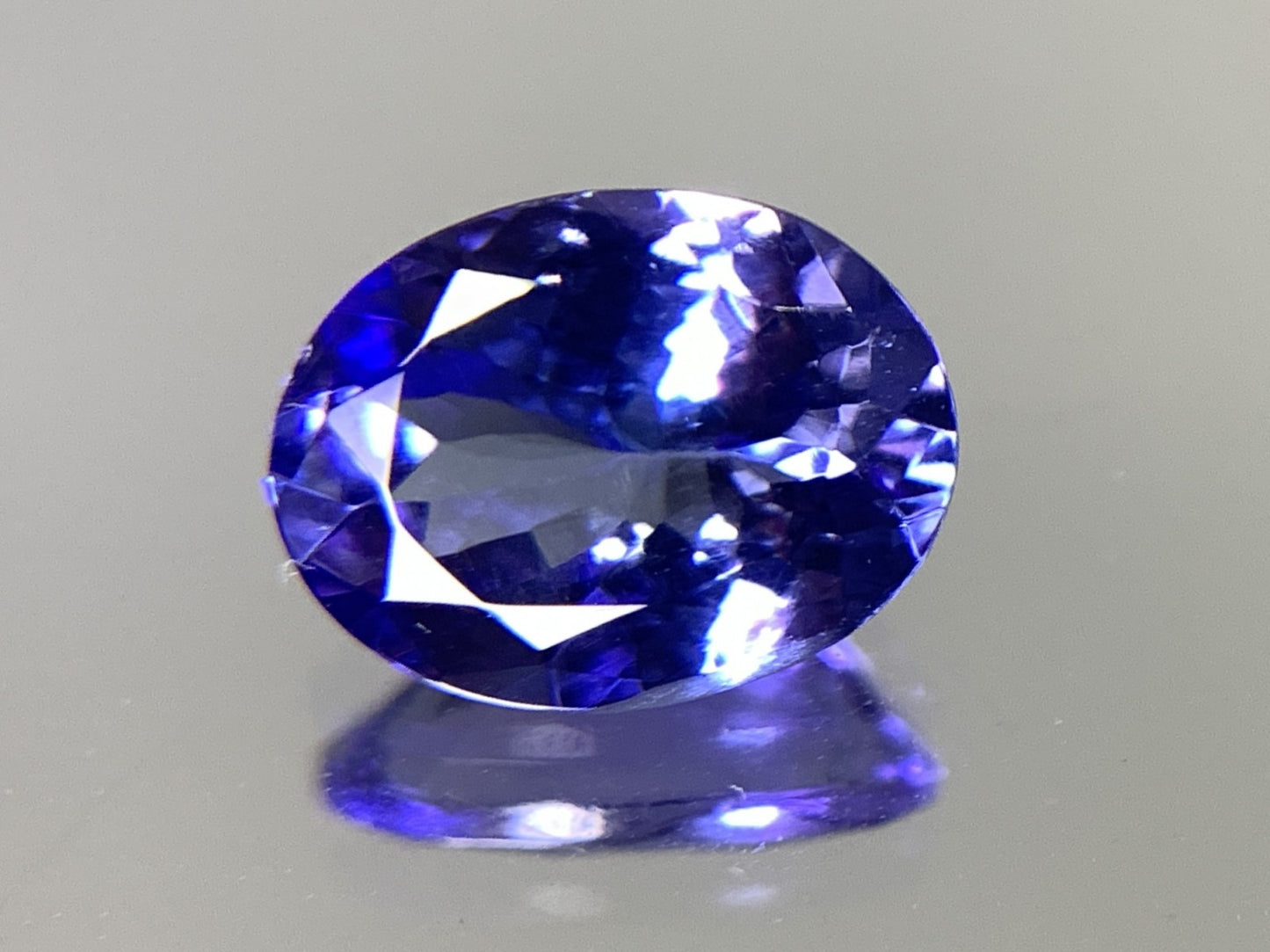 タンザナイト 1.788ct 宝石ソーティング付き  9.0㎜×6.9㎜×4.1㎜  ルース（ 裸石 ） 2533Y