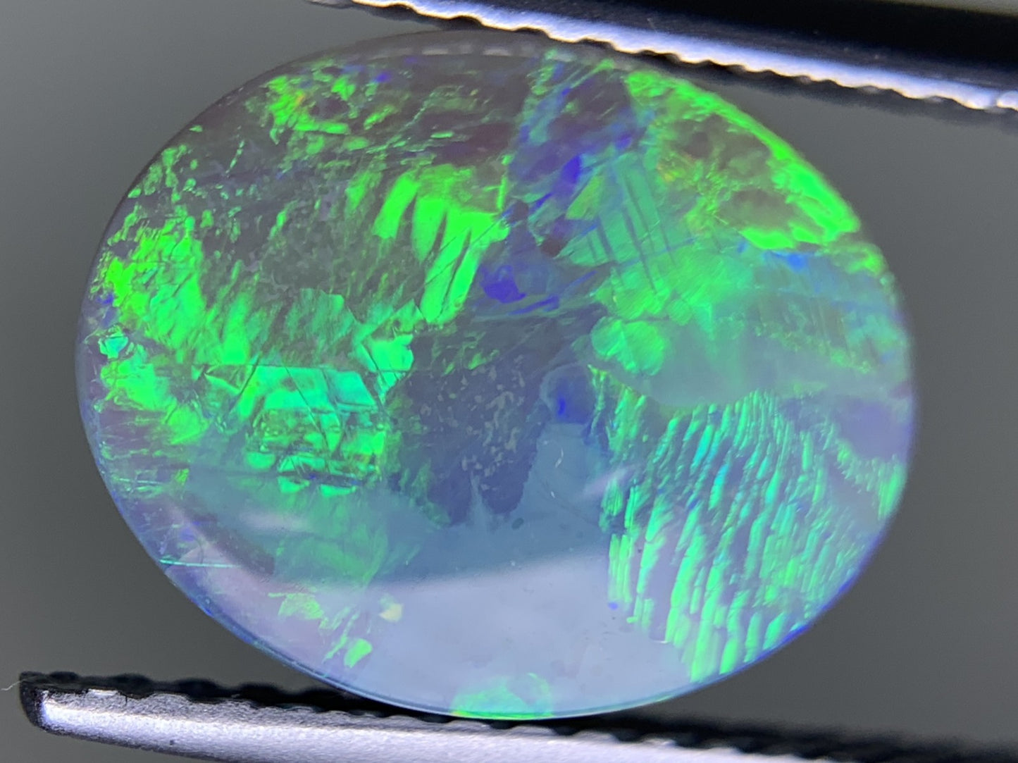 ブラックオパール 2.374ct 宝石ソーティング付き  11.0㎜×9.0㎜×3.6㎜  ルース（ 裸石 ） 3769Y