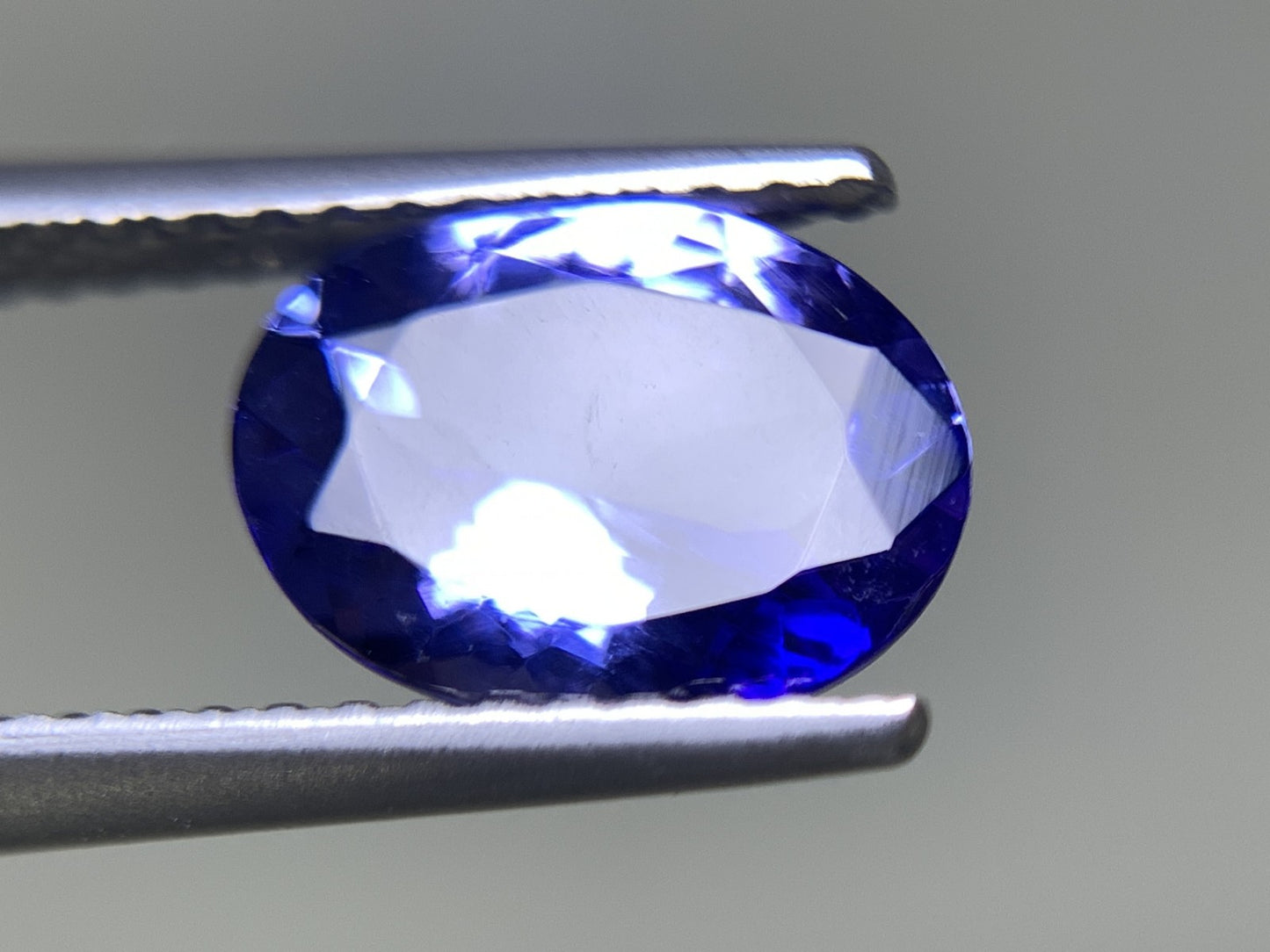 タンザナイト 1.788ct 宝石ソーティング付き  9.0㎜×6.9㎜×4.1㎜  ルース（ 裸石 ） 2533Y