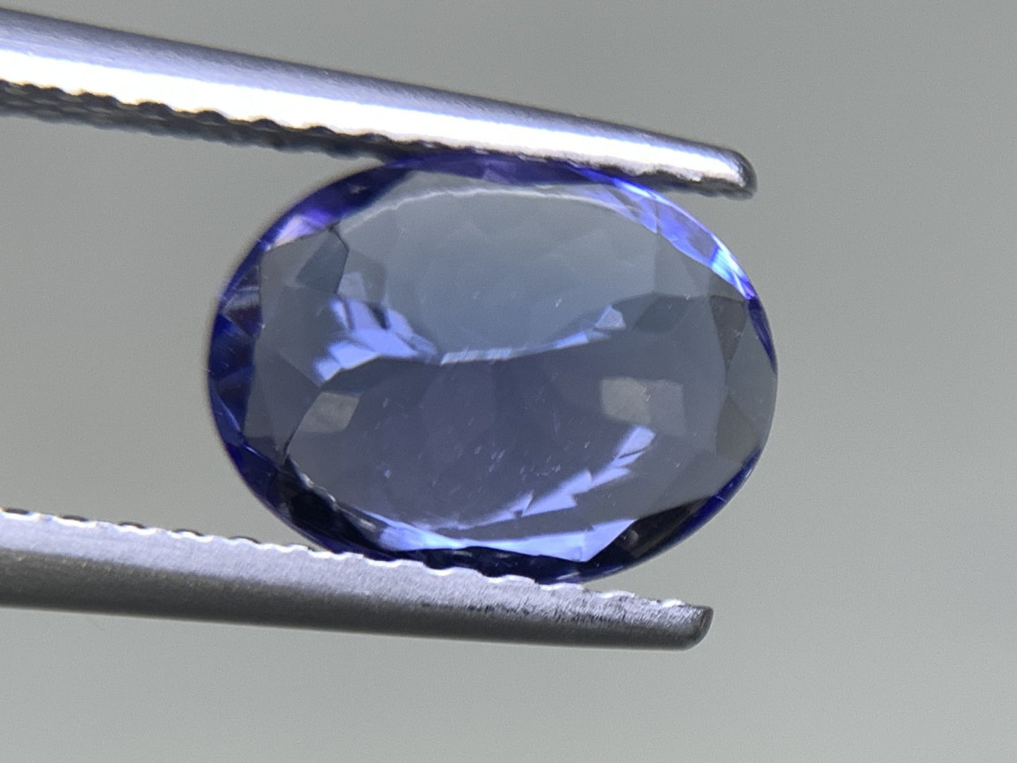 タンザナイト 1.788ct 宝石ソーティング付き  9.0㎜×6.9㎜×4.1㎜  ルース（ 裸石 ） 2533Y
