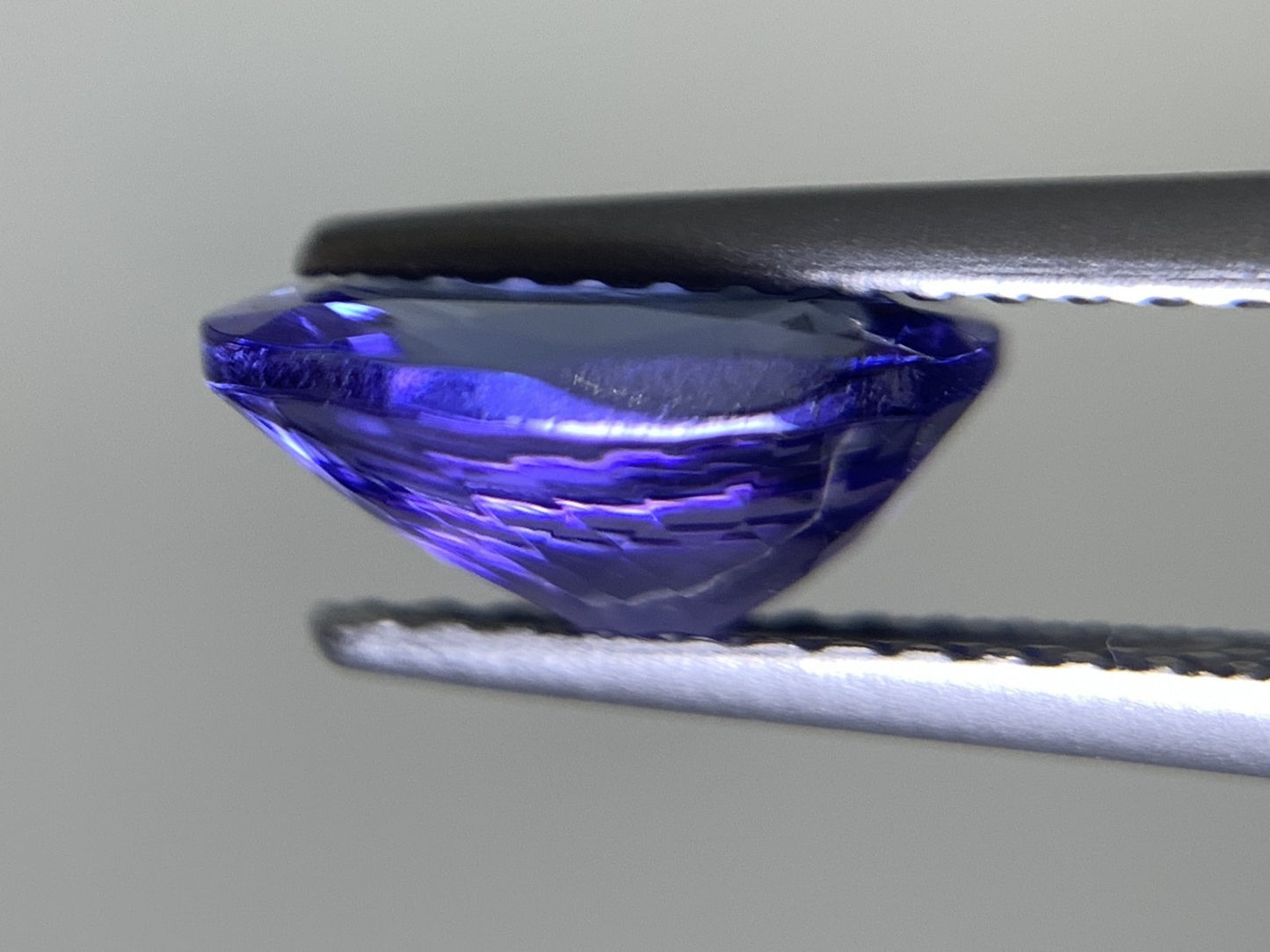 タンザナイト 1.788ct 宝石ソーティング付き  9.0㎜×6.9㎜×4.1㎜  ルース（ 裸石 ） 2533Y