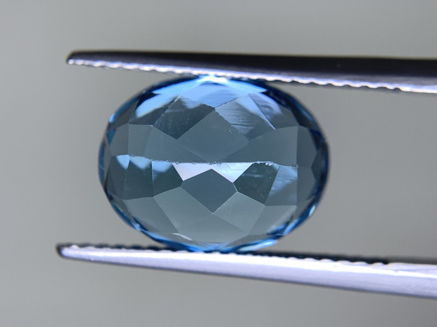 ブルートパーズ 天然  5.947ct  宝石ソーティング付き  11.8㎜×9.2㎜×6.3㎜  ルース（ 裸石 ）  5038Y