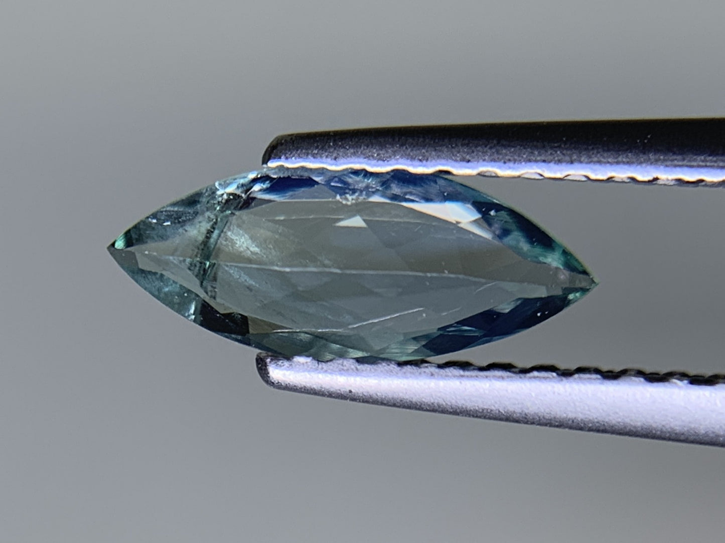 アレキサンドライト 0.586ct  中央宝石ソーティング付き  9.65㎜×3.95㎜×2.20㎜  ルース（ 裸石 ） 4267Y