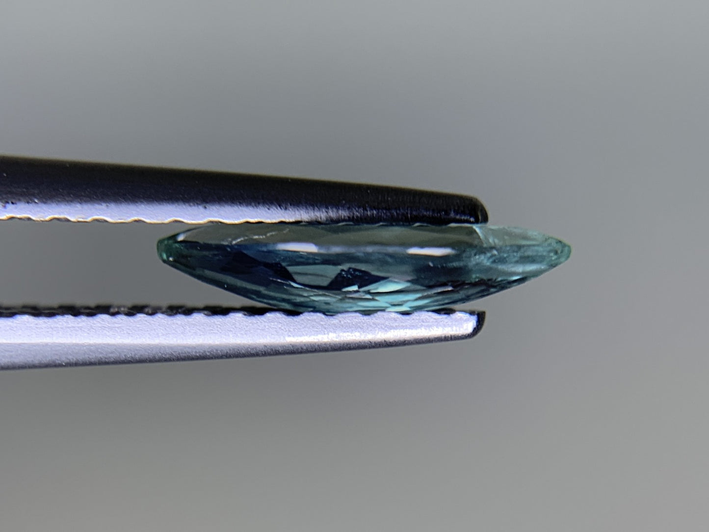 アレキサンドライト 0.586ct  中央宝石ソーティング付き  9.65㎜×3.95㎜×2.20㎜  ルース（ 裸石 ） 4267Y