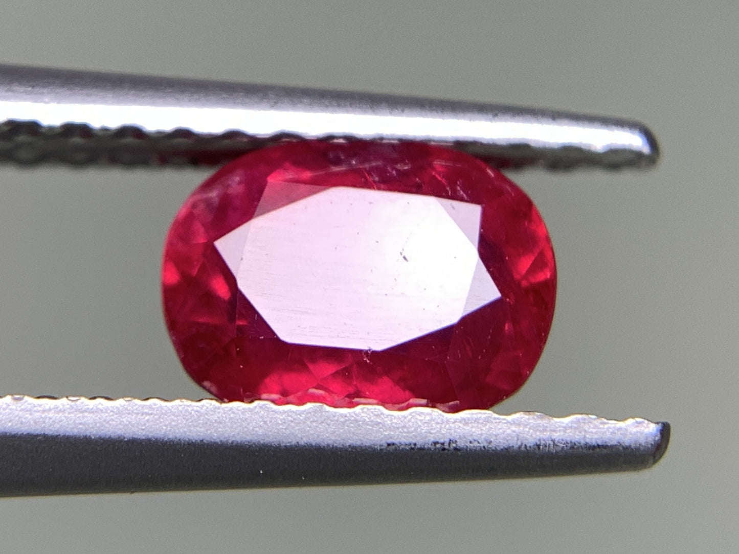 ルビー  天然  1.098ct  中央宝石ソーティング付き  6.44㎜×5.00㎜×3.40㎜   天然 ルース（ 裸石 ） 5022Y