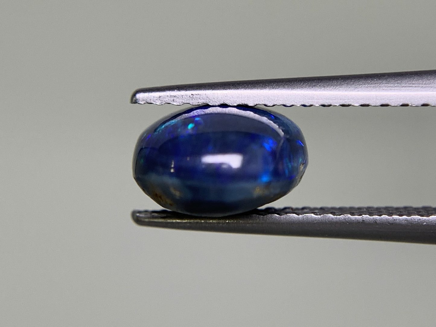 ブラックオパール  2.555ct  中央宝石ソーティング付き  10.5㎜×8.1㎜×5.1㎜  ルース（ 裸石 ） 3437Y