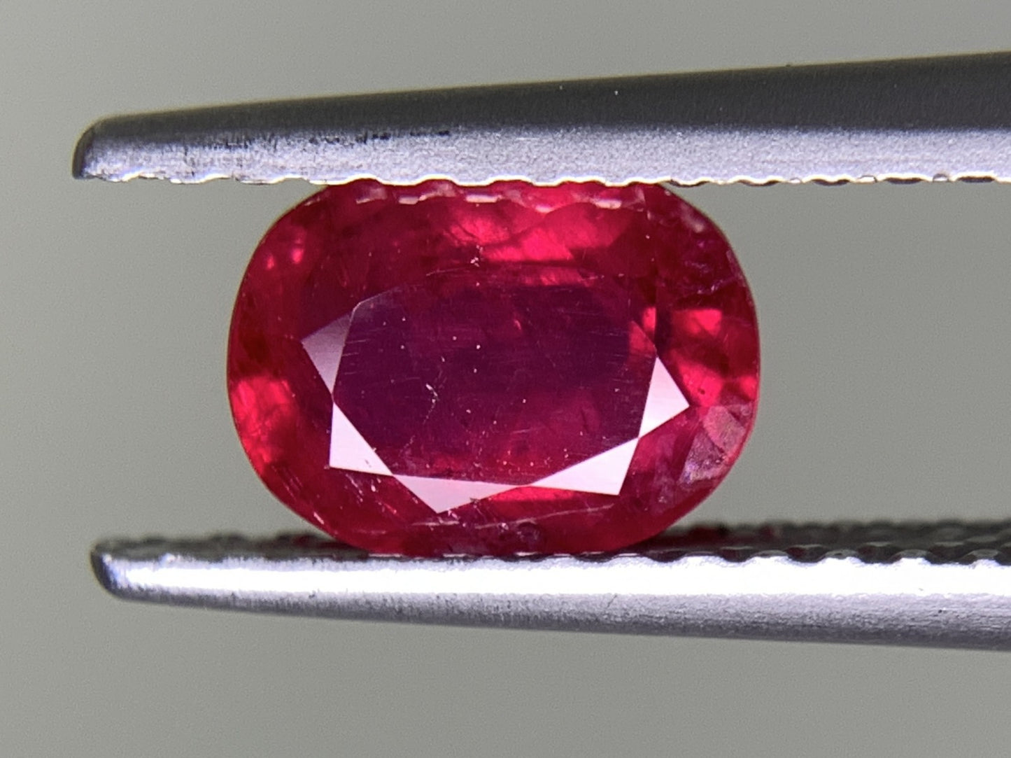 ルビー  天然  1.098ct  中央宝石ソーティング付き  6.44㎜×5.00㎜×3.40㎜   天然 ルース（ 裸石 ） 5022Y