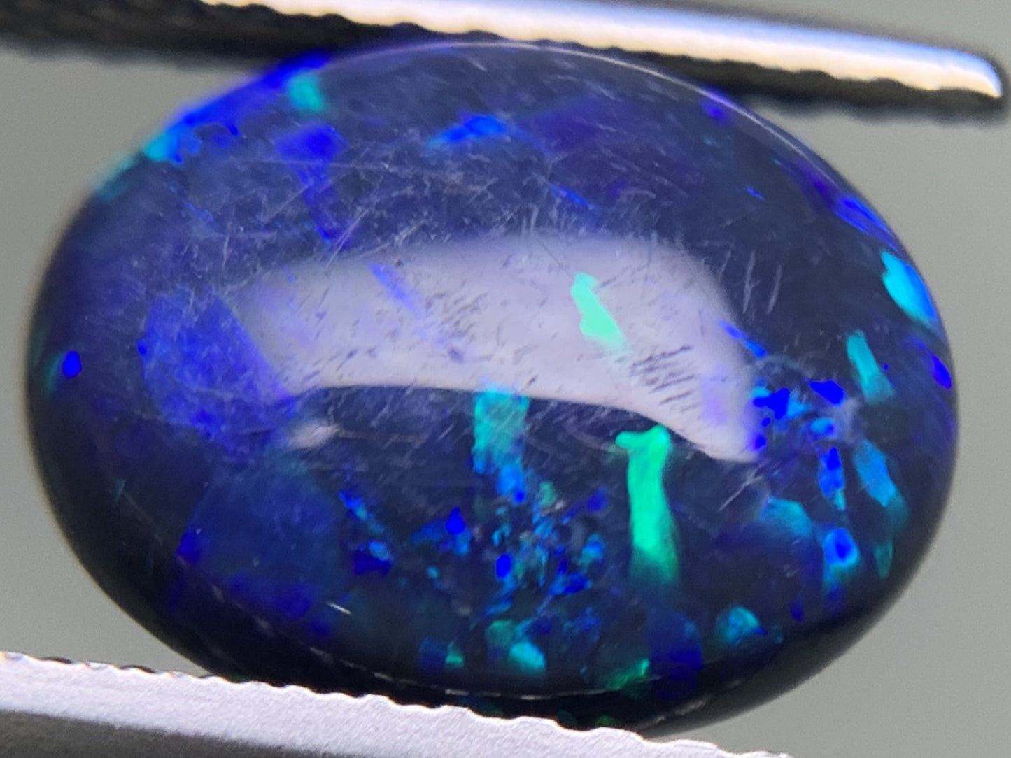 ブラックオパール  2.555ct  中央宝石ソーティング付き  10.5㎜×8.1㎜×5.1㎜  ルース（ 裸石 ） 3437Y