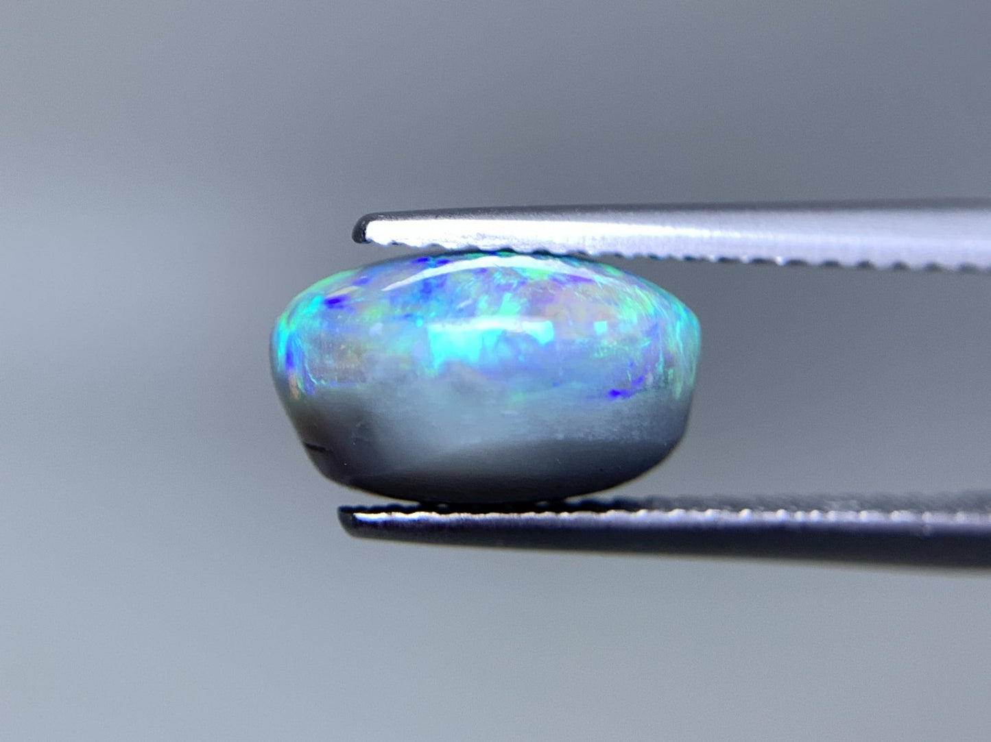 ブラックオパール 天然  3.763ct  中央宝石ソーティング付き  10.7㎜×9.2㎜×6.1㎜  ルース（ 裸石 ） 5970Y