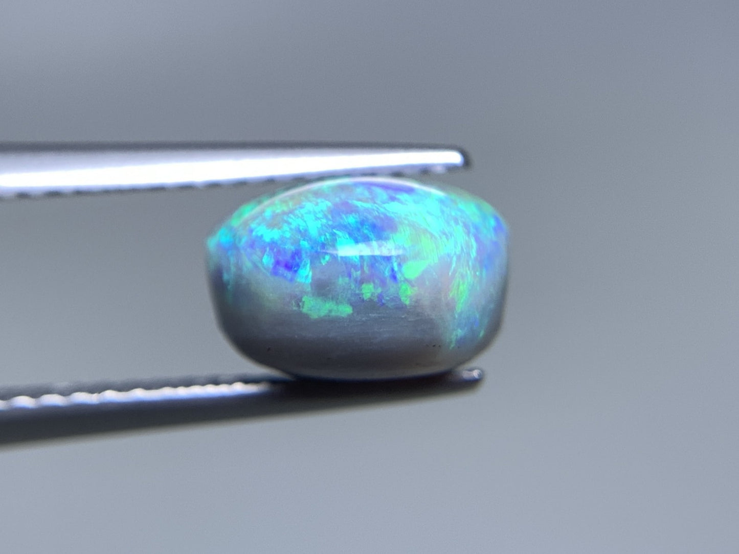 ブラックオパール 天然  3.763ct  中央宝石ソーティング付き  10.7㎜×9.2㎜×6.1㎜  ルース（ 裸石 ） 5970Y