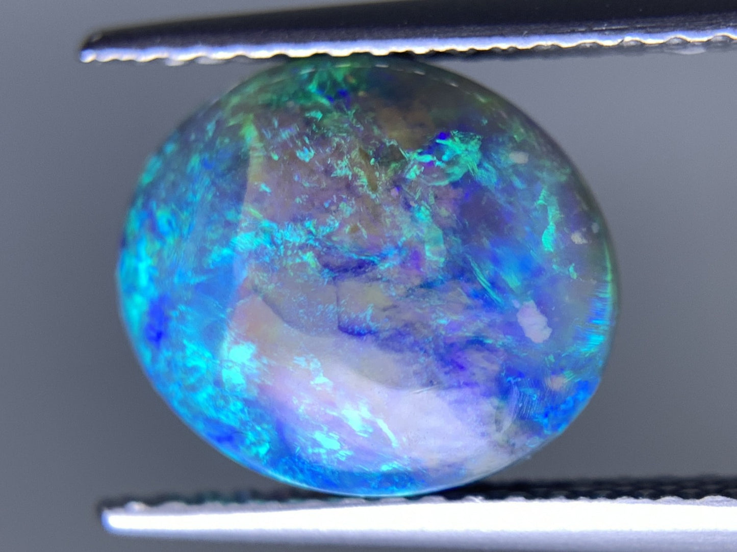 ブラックオパール 天然  3.763ct  中央宝石ソーティング付き  10.7㎜×9.2㎜×6.1㎜  ルース（ 裸石 ） 5970Y