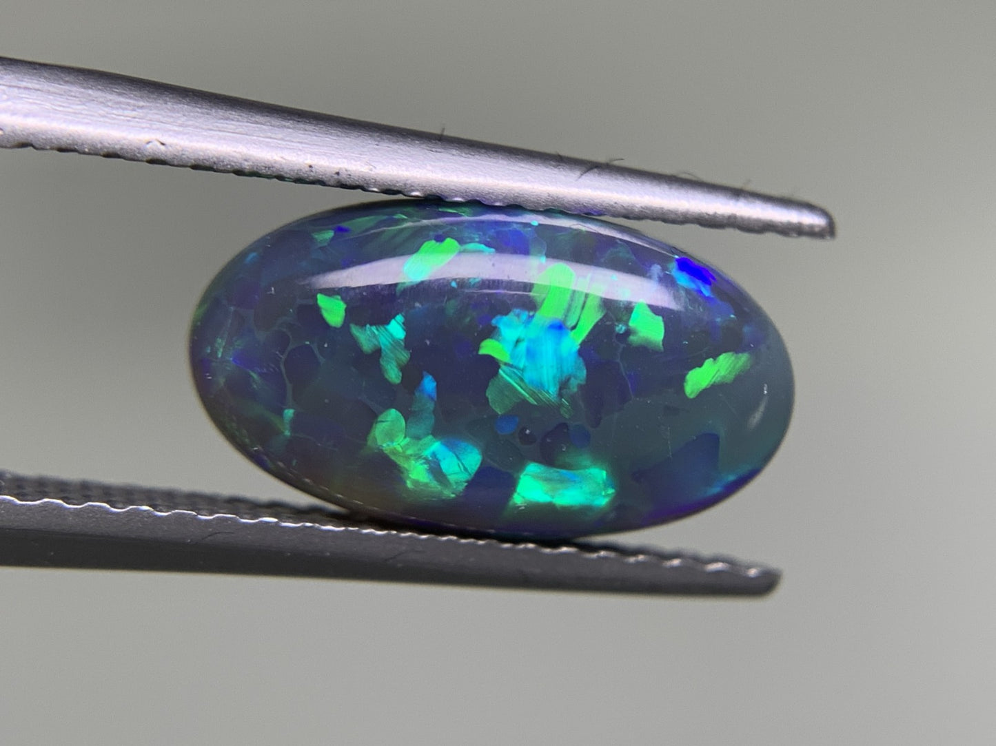 ブラックオパール  2.561ct  中央宝石ソーティング付き  12.6㎜×7.0㎜×4.4㎜  ルース（ 裸石 ） 3758Y