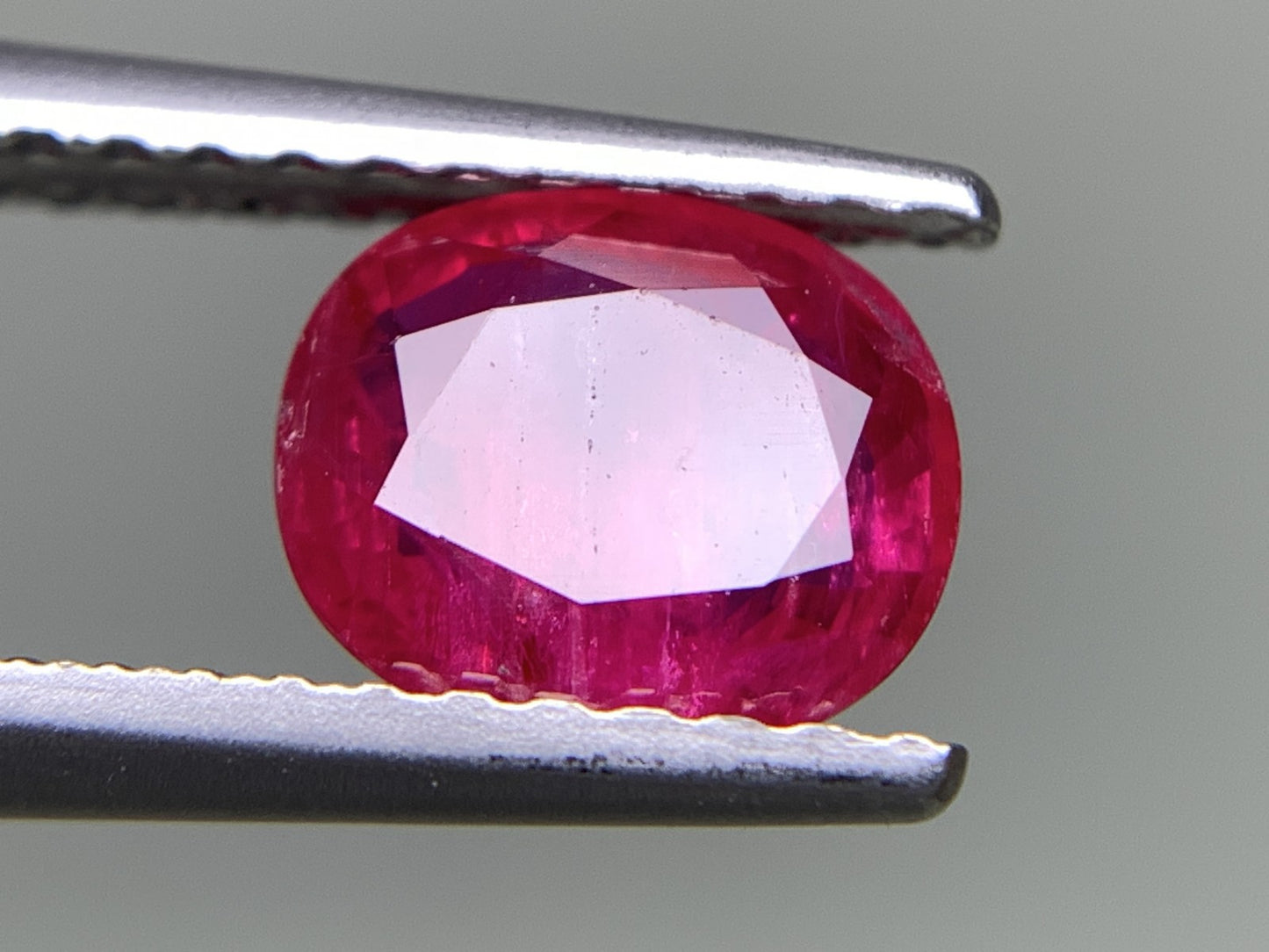 ルビー  天然  1.113ct  中央宝石ソーティング付き  6.86㎜×5.83㎜×2.65㎜   天然 ルース（ 裸石 ） 5025Y