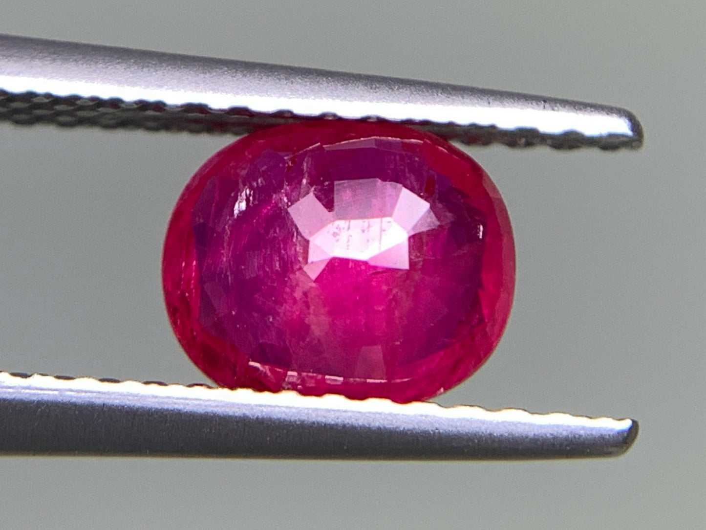 ルビー  天然  1.113ct  中央宝石ソーティング付き  6.86㎜×5.83㎜×2.65㎜   天然 ルース（ 裸石 ） 5025Y