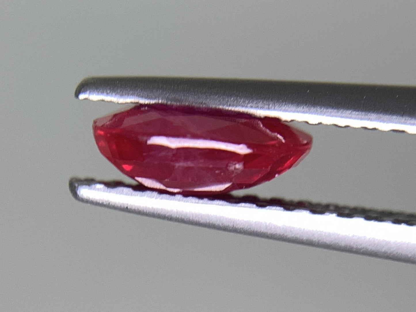 ルビー  天然  1.113ct  中央宝石ソーティング付き  6.86㎜×5.83㎜×2.65㎜   天然 ルース（ 裸石 ） 5025Y