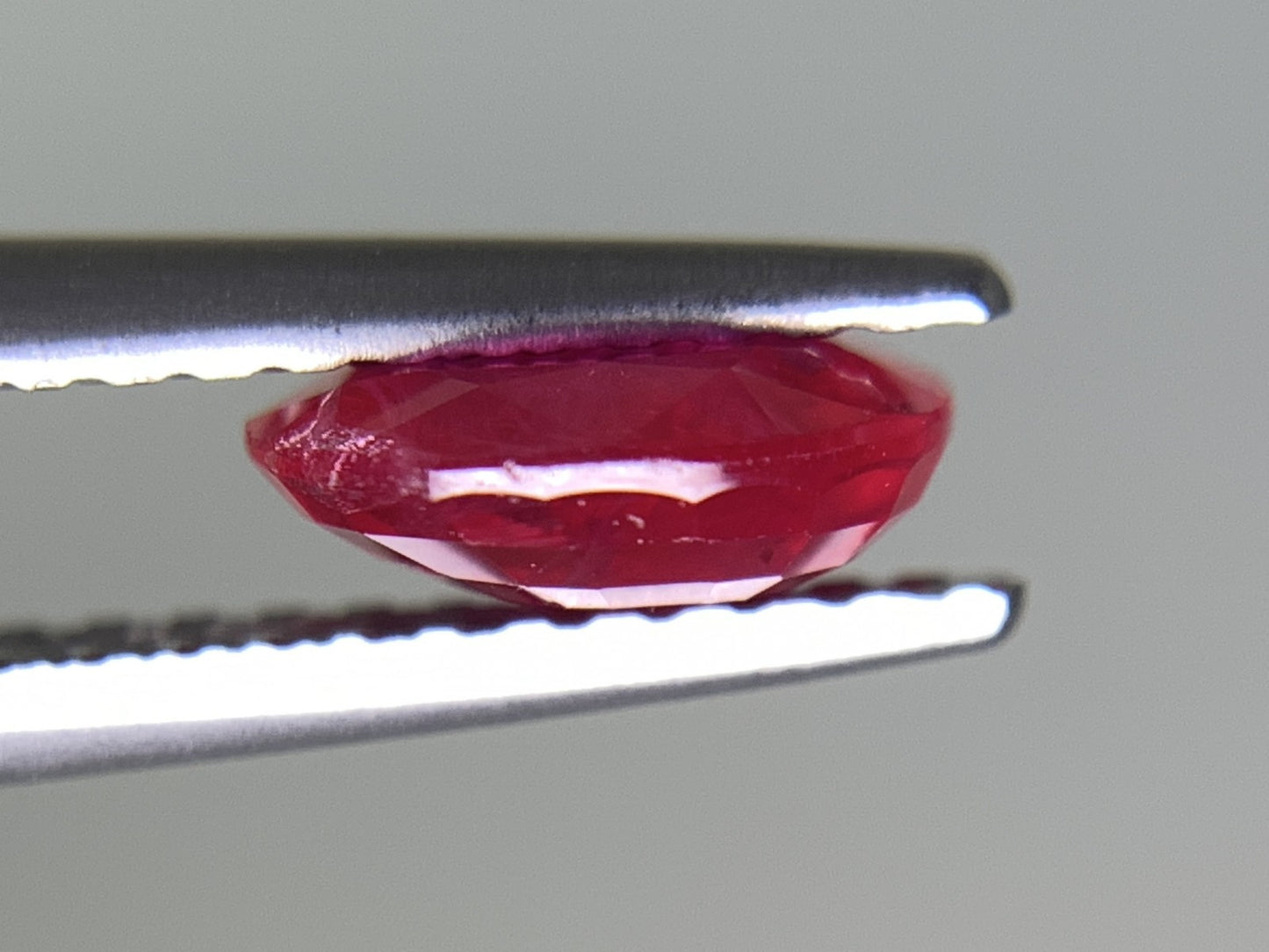 ルビー  天然  1.113ct  中央宝石ソーティング付き  6.86㎜×5.83㎜×2.65㎜   天然 ルース（ 裸石 ） 5025Y