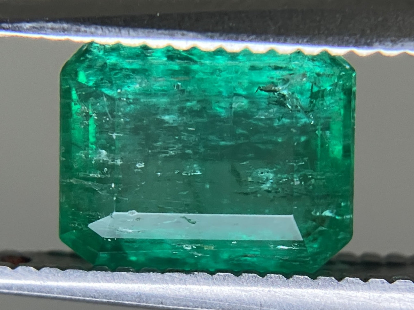 エメラルド 1.383ct 中央宝石ソーティング付き  7.13㎜×5.90㎜×4.08㎜  ルース（ 裸石 ） 4365YY