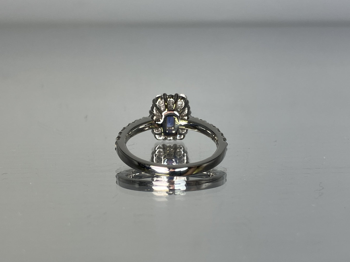 サファイア 1.12ct ロイヤルブルー royal blue AIGS鑑別書 D0.57ct PT900 5.6g 指輪 （JP11号） サイズ直し無料 7577K