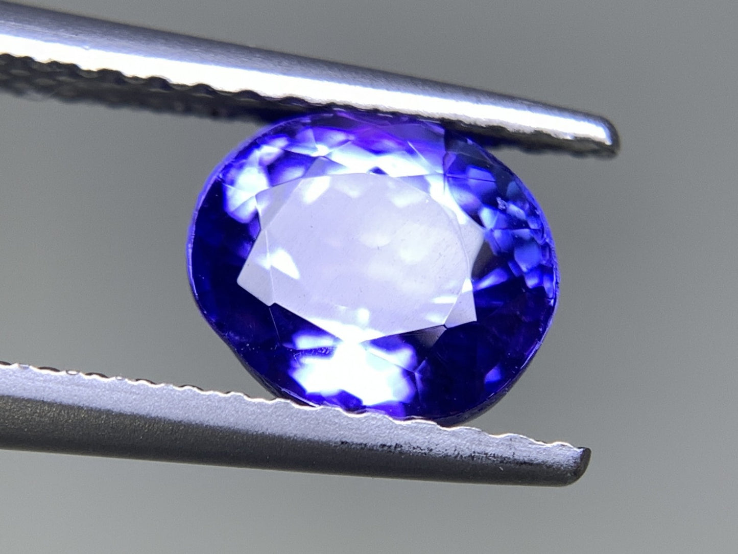 タンザナイト 1.403ct 宝石ソーティング付き  6.9㎜×6.1㎜×4.2㎜  ルース（ 裸石 ） 2449Y