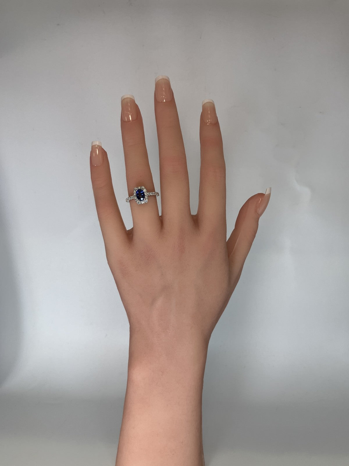 サファイア 1.12ct ロイヤルブルー royal blue AIGS鑑別書 D0.57ct PT900 5.6g 指輪 （JP11号） サイズ直し無料 7577K
