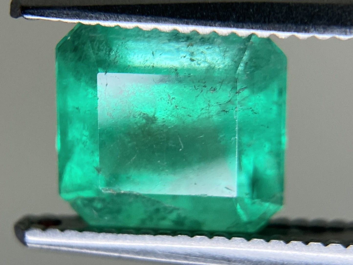 エメラルド 1.619ct 宝石ソーティング付き 7.1㎜×6.7㎜×4.6㎜ ルース（ 裸石 ） 4362YY