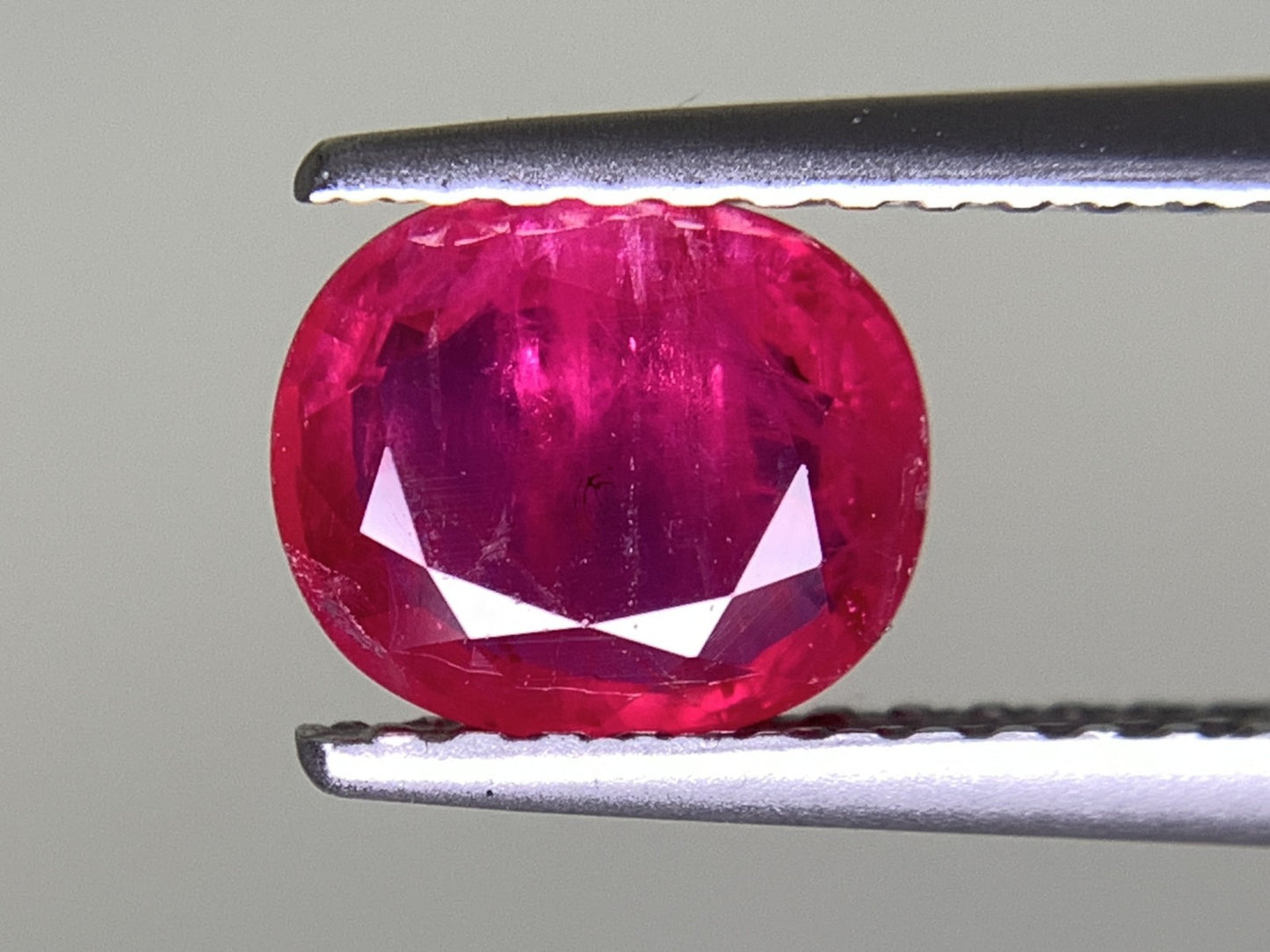 ルビー  天然  1.113ct  中央宝石ソーティング付き  6.86㎜×5.83㎜×2.65㎜   天然 ルース（ 裸石 ） 5025Y