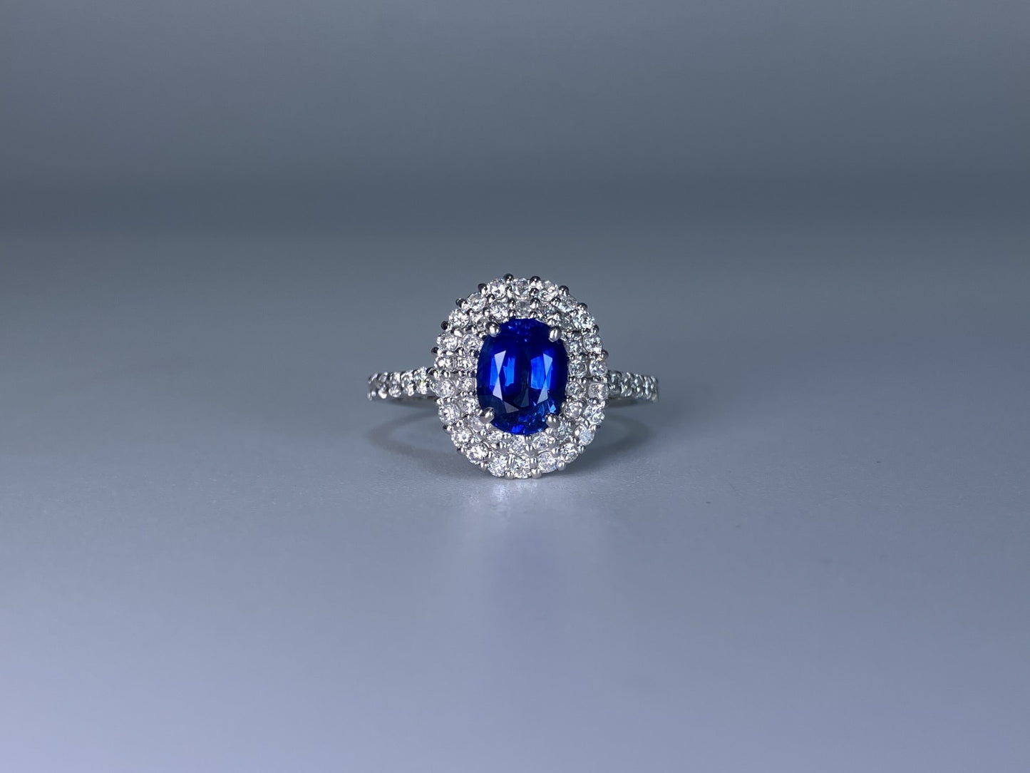 サファイア 1.35ct コンフラワーブルー Cornflower blue AIGS鑑別書 D0.72ct PT900 5.1g 指輪 （JP13号） サイズ直し無料 731K