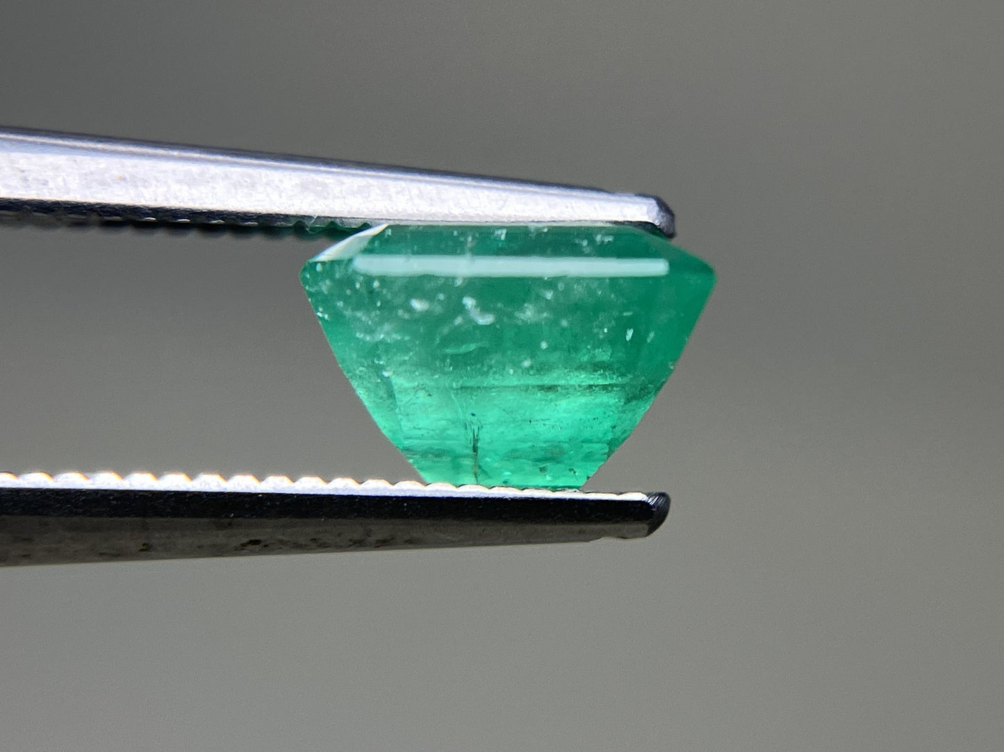 エメラルド 1.619ct 宝石ソーティング付き 7.1㎜×6.7㎜×4.6㎜ ルース（ 裸石 ） 4362YY